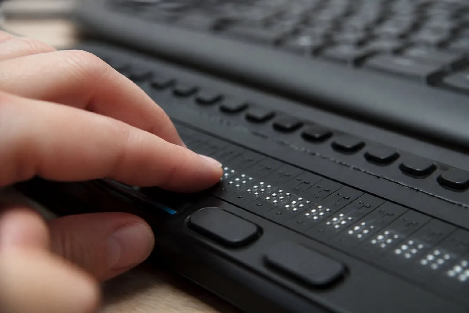 4 benefits of AI for your text and visual content